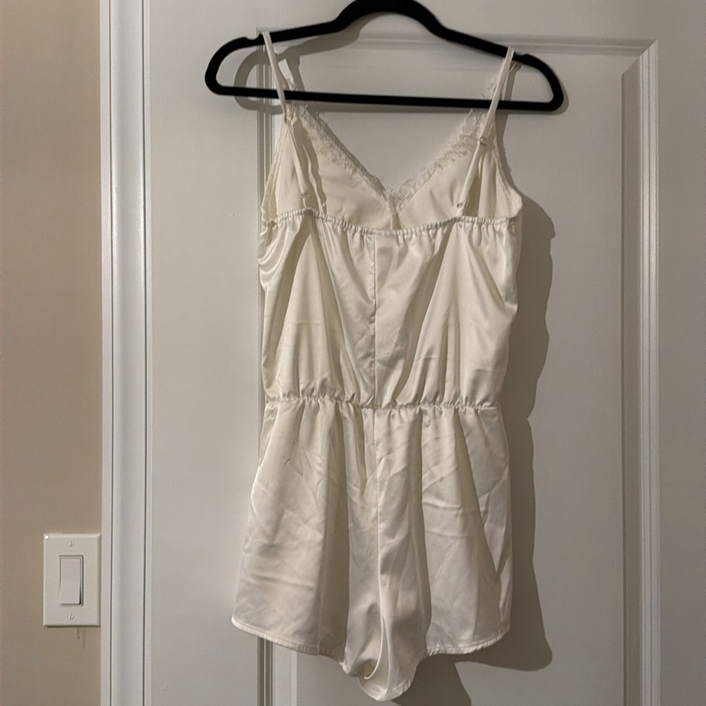 12th Tribe White Lace Bridal Robe & Lulus Jumpsuit Pajama Set - Picture 8 of 9